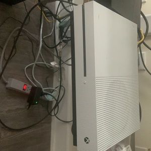 Xbox w/ madden 23 and controller